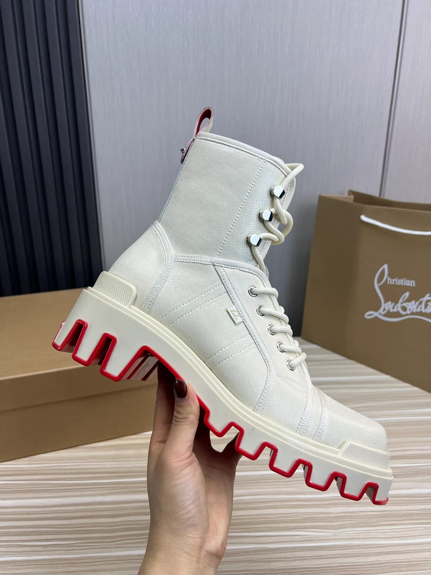 Men's shoes 💰820💰 CL popular red-soled boots 🆑1:1 original mold opening. Official website updated simultaneously ~ Christian* Louboutin, imported cowhide leather upper + water-dyed cowhide lining, original thick red sole, wear-resistant and non-slip ⬆️ Full set of counter packaging 🎁38-45 (38.45 custom-made, non-refundable)
